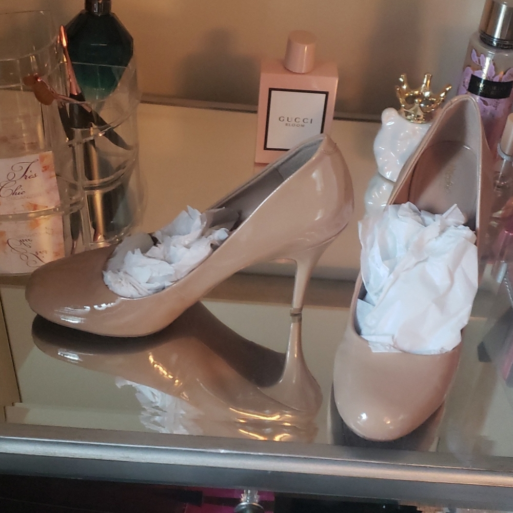Tan/camel pumps